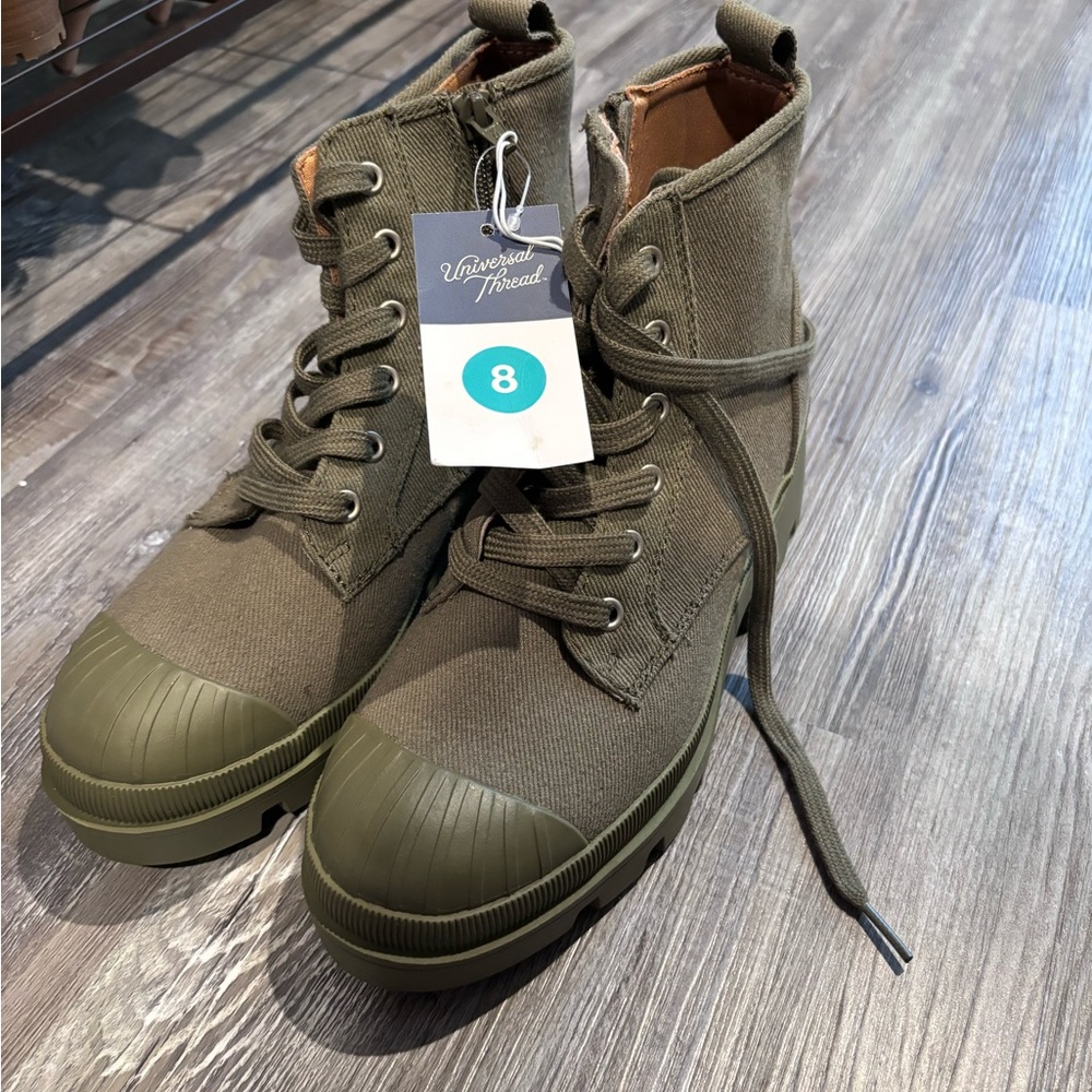Green universal thread combat boots